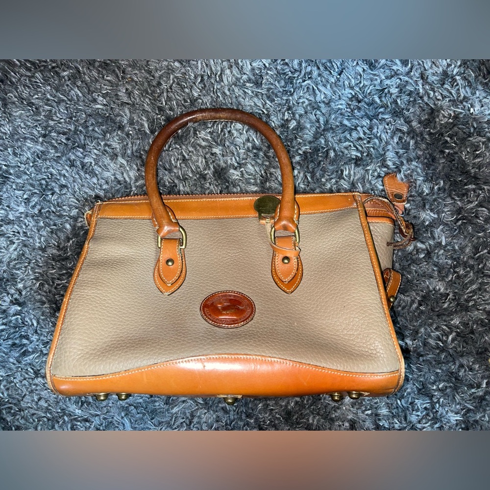 VINTAGE DOONEY & BOURKE WHITE AND TAN PEBBLED LEATHER SATCHEL BAG